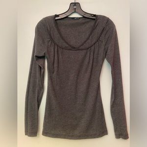 LA Made long sleeve gray V neck tee with black detail XS EUC